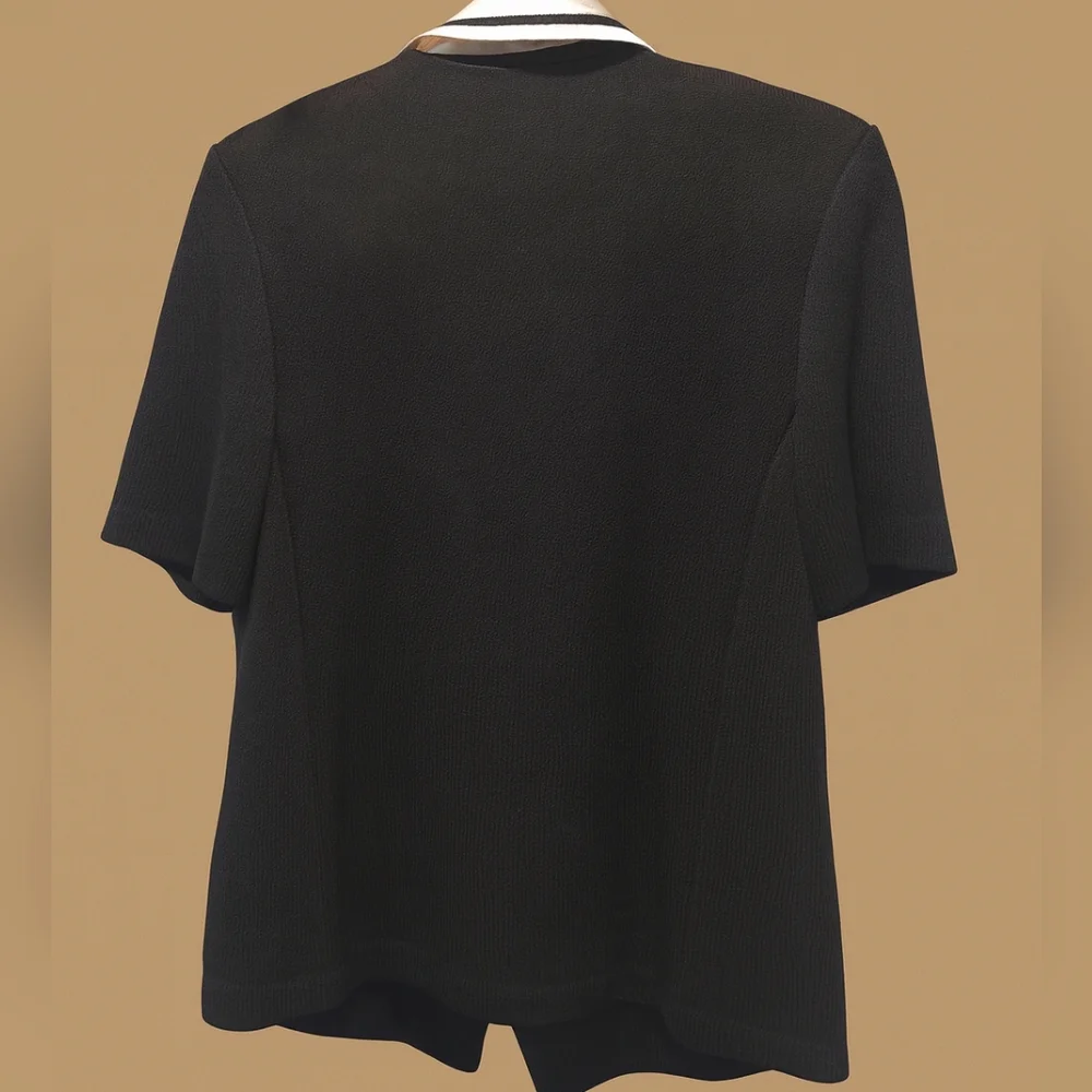 St John size 12 Black Solid blazer 100 percent silk short Sleeve Career Blazer - Picture 2 of 7